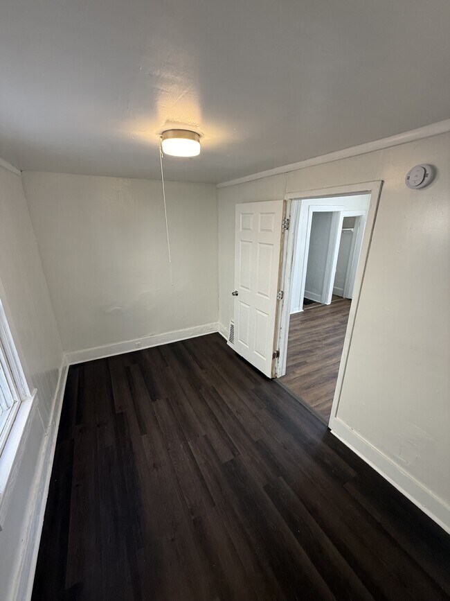 Building Photo - 499 Sherburne Ave