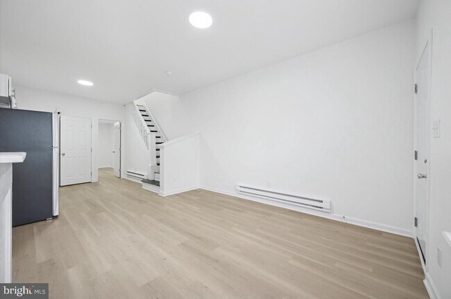 Building Photo - 887 N 46th St