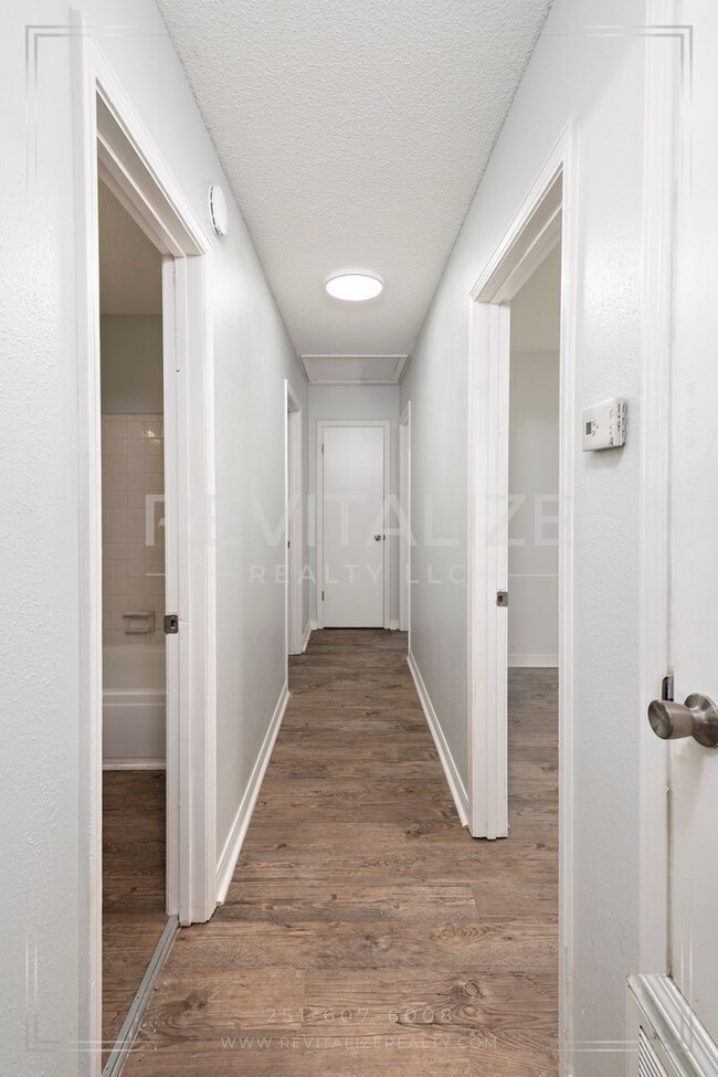 Building Photo - HALF-DEPOSIT SPECIAL! Updated 4 Bed 2 Bath Brick Home in West Mobile