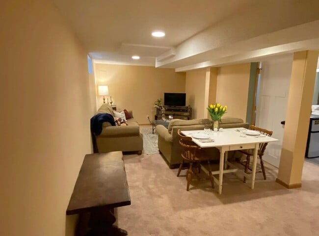 Primary Photo - 1823 N Girard Ave