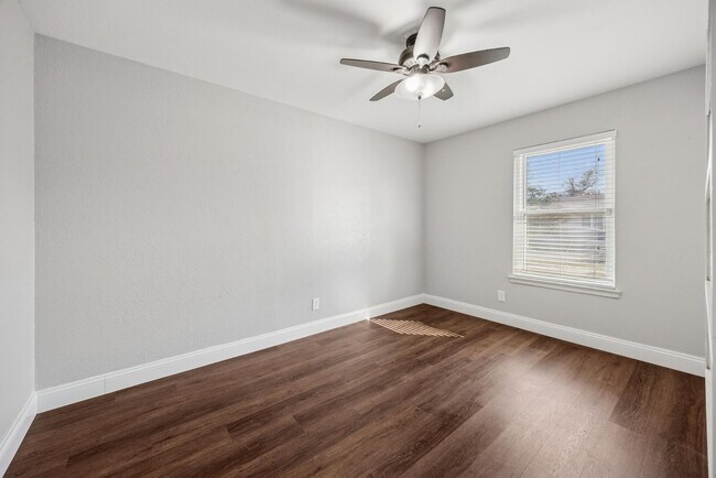 Building Photo - 1807 Highmeadow Cove