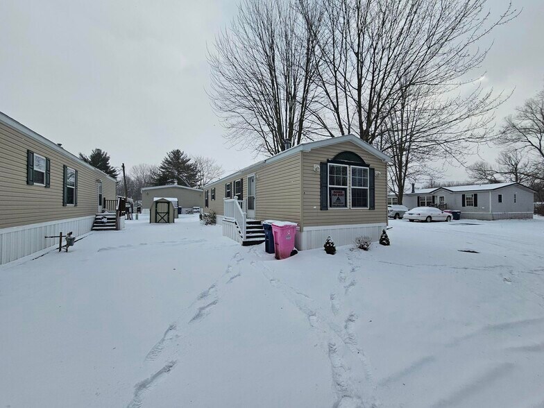 Building Photo - 6 Evergreen Ln