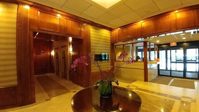 Building Photo - 2 Hawthorne Pl