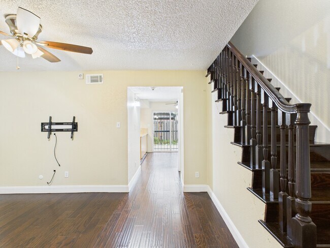 Building Photo - 6416 Bankside Dr