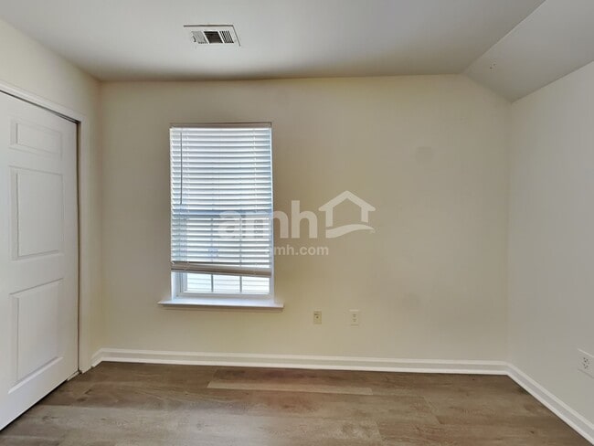 Building Photo - 300 Pemaquid Ct