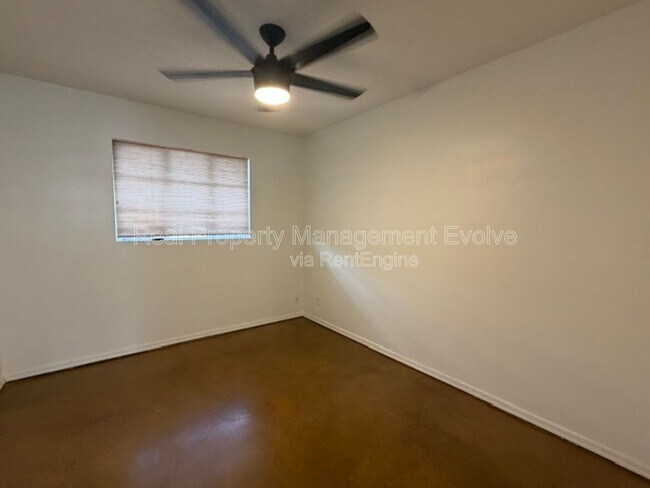 Building Photo - 2246 W Mulberry Dr