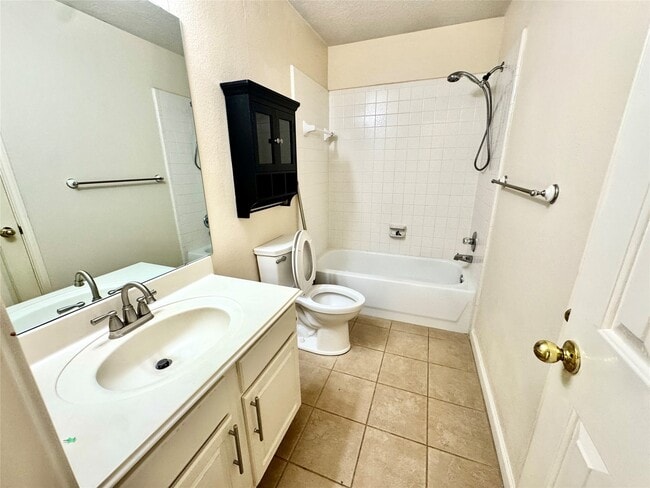 Building Photo - 20303 Misty Cove Dr