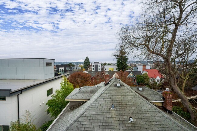 Building Photo - 3-Story Ballard Home - In Unit Washer/Dryer, Rooftop Deck