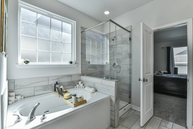 Building Photo - 6306 Golden Gate Dr