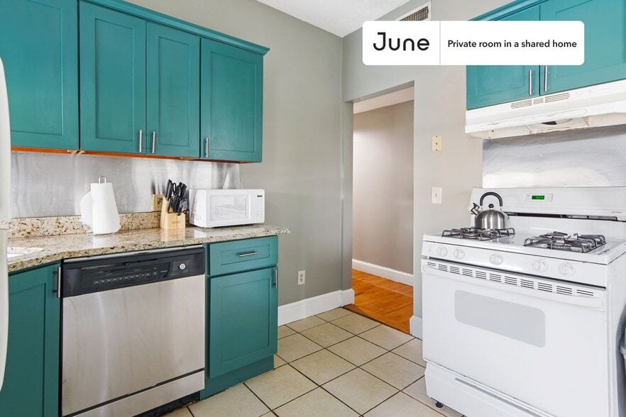 Building Photo - Room in Shared 4 bed/2 bath home in Allston