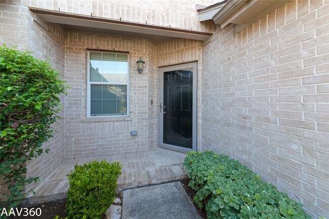 Building Photo - 2943 Meadowglen Crest