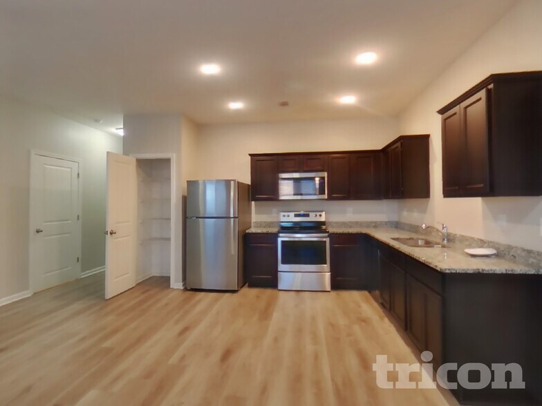 Building Photo - 11940 Fuller St