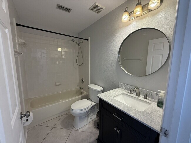 Building Photo - 1084 Amanda Kay Cir