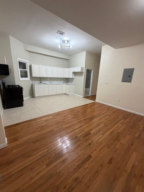 Building Photo - 826 S 15th St