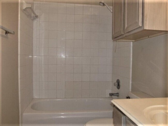 Building Photo - 18106 Eganville Cir