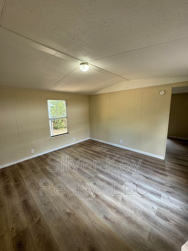 Building Photo - 250 Co Rd 129