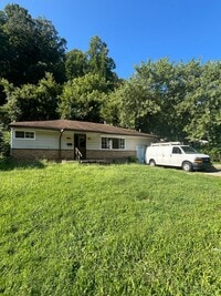 Building Photo - Three Bed, 2 Bath in Cincinnati!