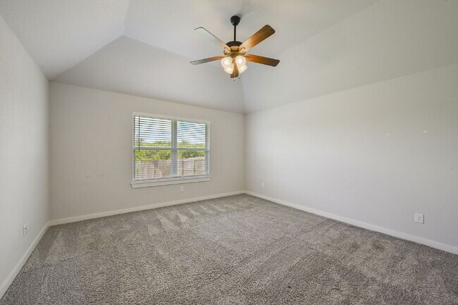 Building Photo - Immediate Move in 3 Bedroom, 2 Bathroom Home with 2 Car Garage