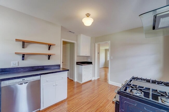 Building Photo - 719 I Ave