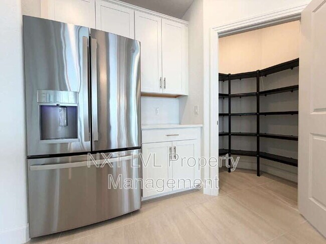 Building Photo - 16570 Ridgeview Cir