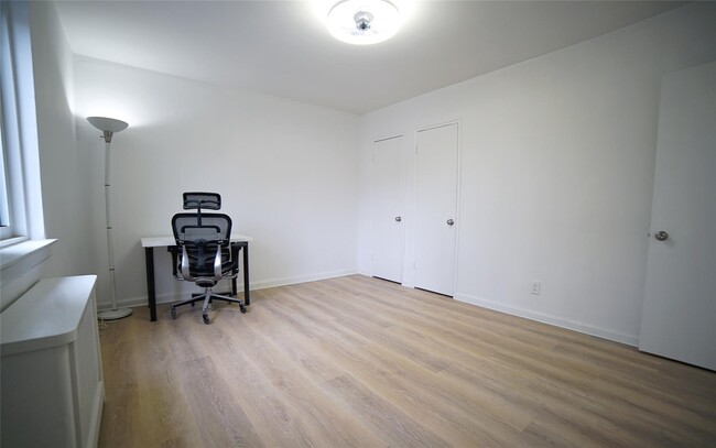 Building Photo - 72-19 Little Neck Pkwy