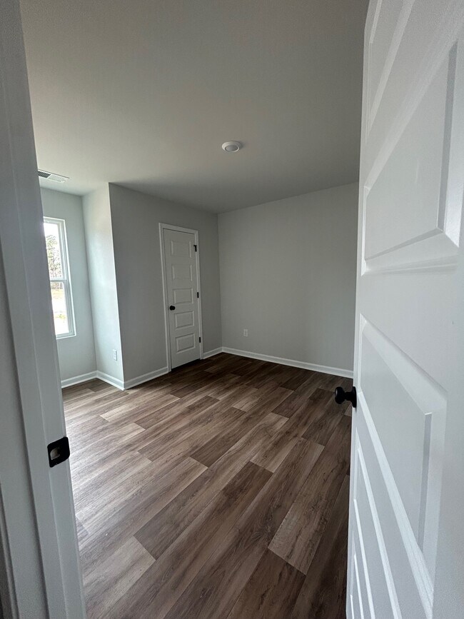 Building Photo - 321 Sweet Vernal St