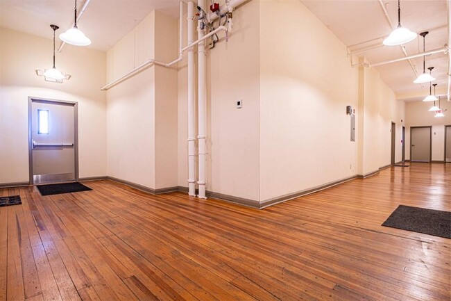 Building Photo - 775 Potters Ave