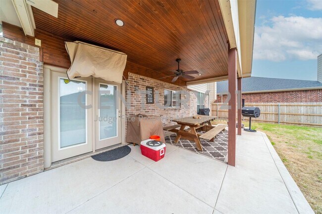Building Photo - Meticulously Maintained 2-Story 3/2.5/2 in...