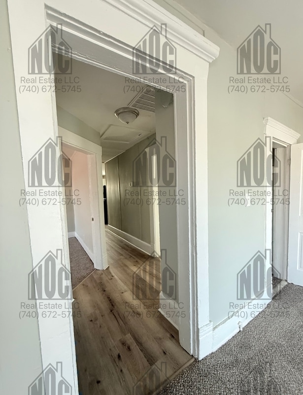 Building Photo - 1236 1/2-1236 1/2 E Locust St