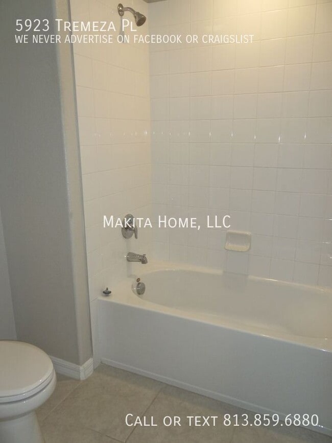 Building Photo - 5923 Tremeza Pl