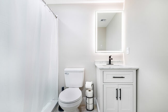 Building Photo - Englewood Padsplit Co-living Affordable Housing