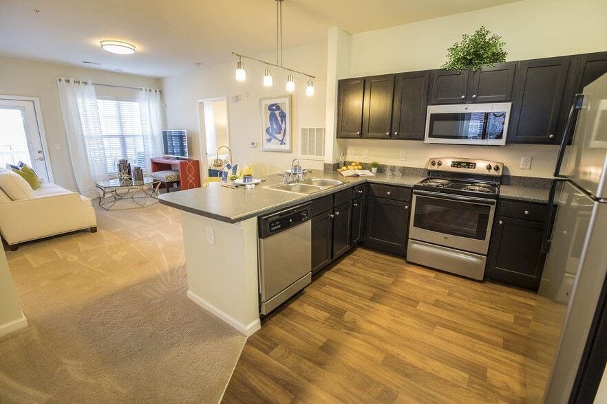 Primary Photo - Reserve at Park West