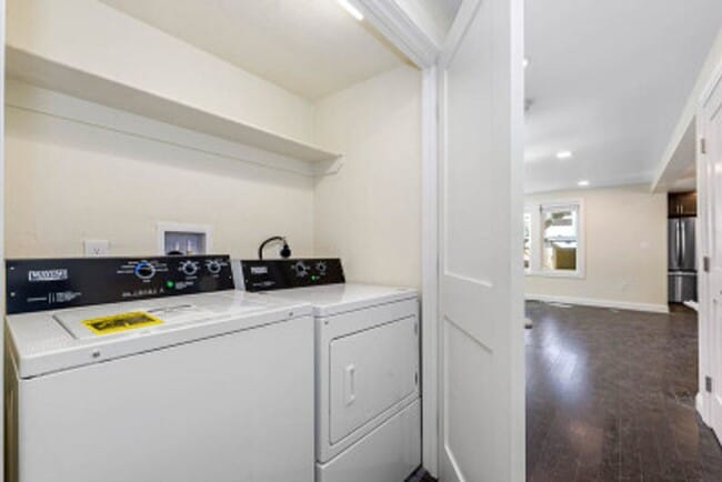 Building Photo - TUFTS 5 bed 5.5 bath - Available 6/1