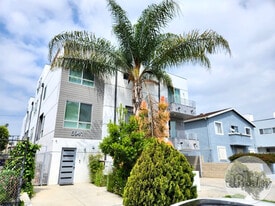 Building Photo - Barton Apartments...Luxury Tri-Level Apart...