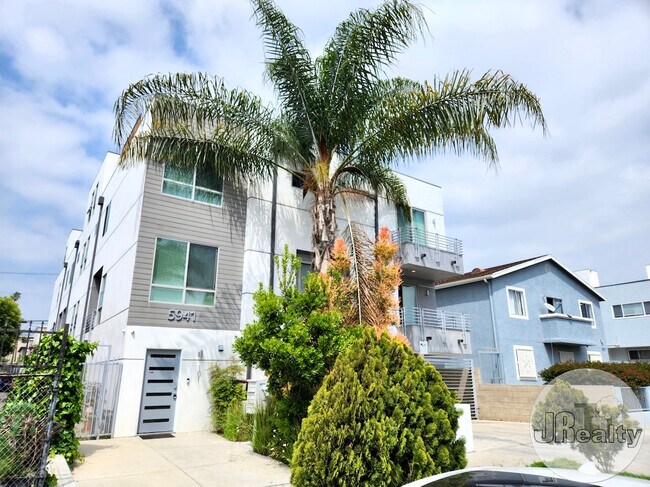 Primary Photo - Barton Apartments...Luxury Tri-Level Apart...