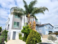 Building Photo - Barton Apartments...Luxury Tri-Level Apart...