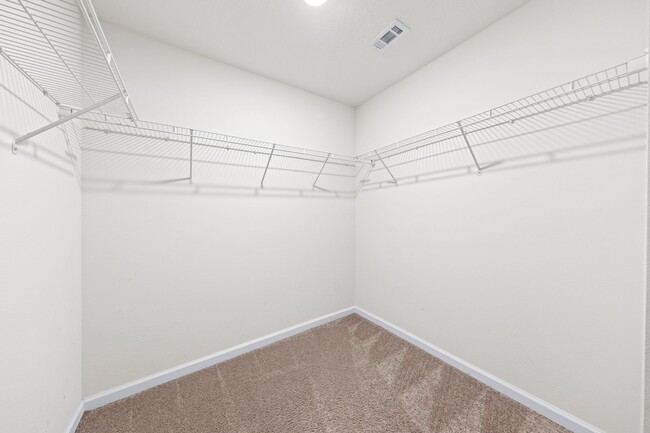 Building Photo - Redstone Commons 4bed/2bath Available Now!