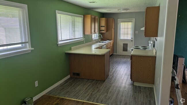 Building Photo - 1828 Hasley Dr