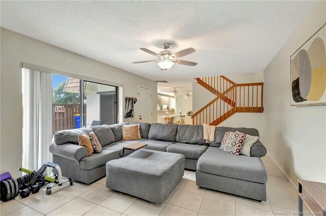 Building Photo - 2930 SW Sunset Trace Cir