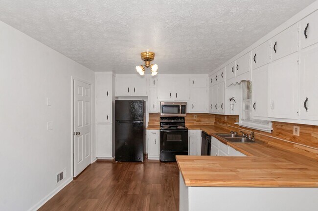Building Photo - 4216 Rue Antoinette