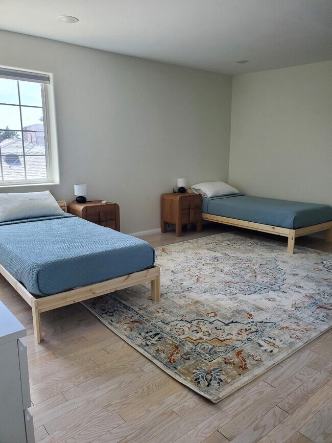 Building Photo - 1520 W Encanto Blvd