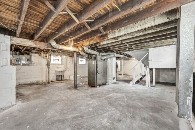 Building Photo - Newly renovated 4 bedroom HALF OFF MAY RENT