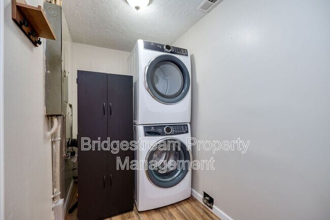 Building Photo - 655 Eavey St