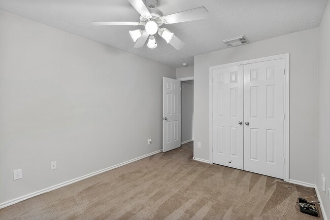 Building Photo - 18111 Stone Trail Manor Dr
