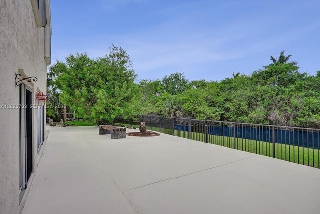 Building Photo - 21461 Sawmill Ct