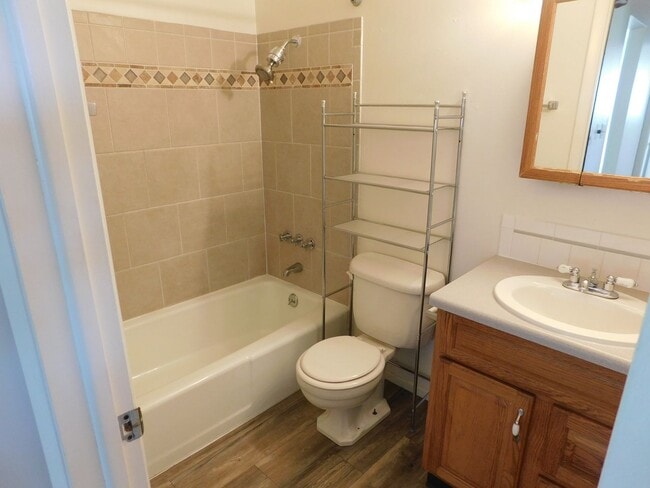 Building Photo - Duplex in the Redlands