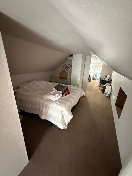 Second floor Suite - 2827 Wood St
