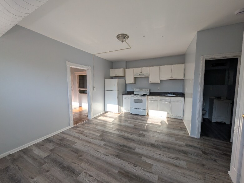 Building Photo - 152 Brook St