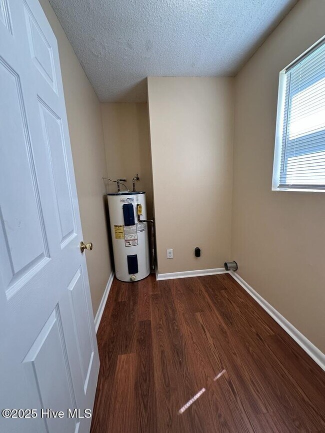 Building Photo - 502 Thyme Ct