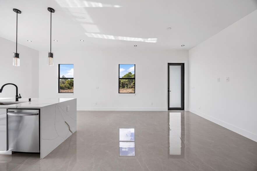 Building Photo - 1057 Halby Ave S